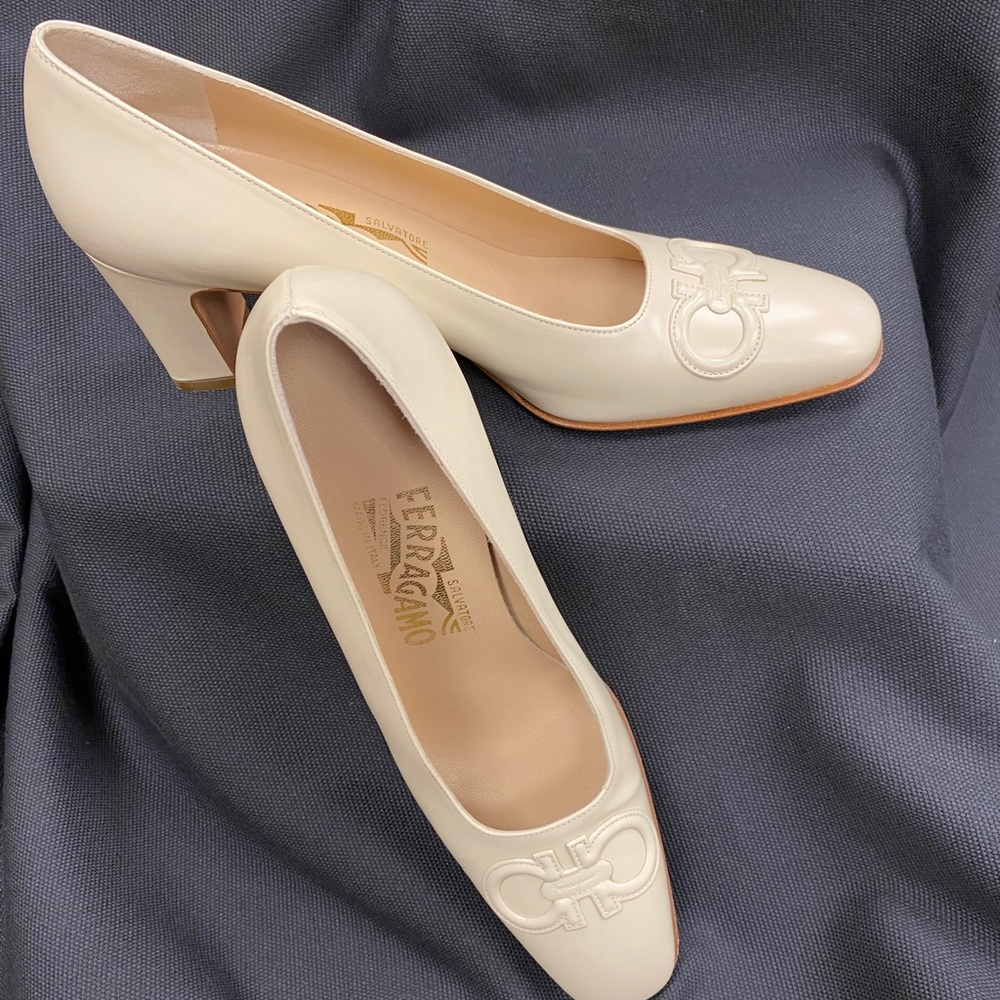 Salvatore Ferragamo Ivory Heels 8AAA